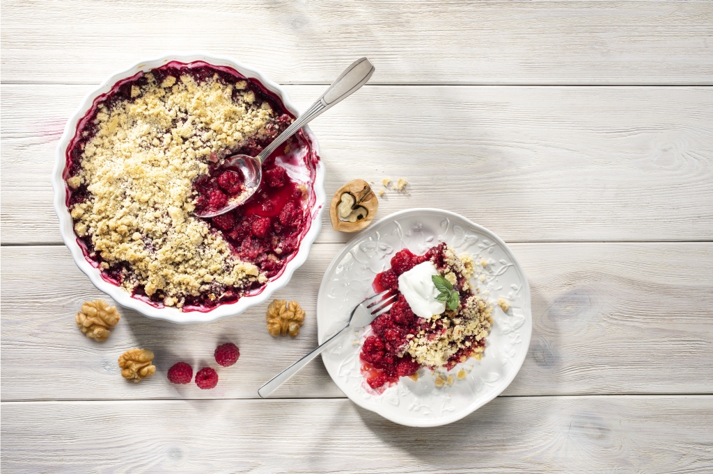 Deser malinowy z kruszonką