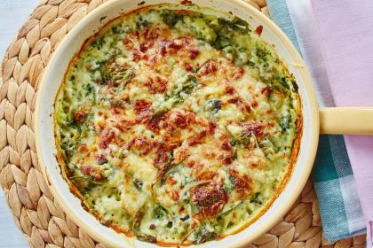 Szpinakowa zapiekanka z łazankami