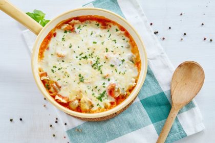 Uszka z mięsem zapiekane w beszamelu