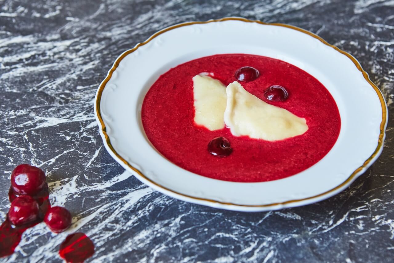 Zupa wiśniowa z pierogami